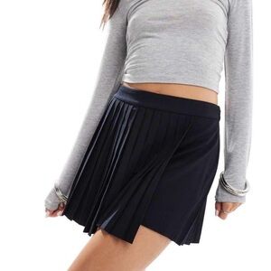 Abercrombie & Fitch pleated wrap skort in Navy L